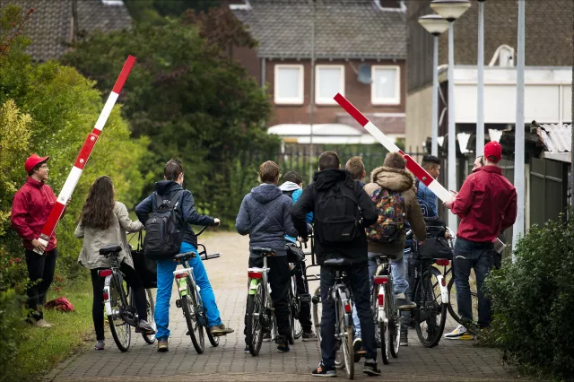 Veilig verkeer –  Pas op bij het spoor